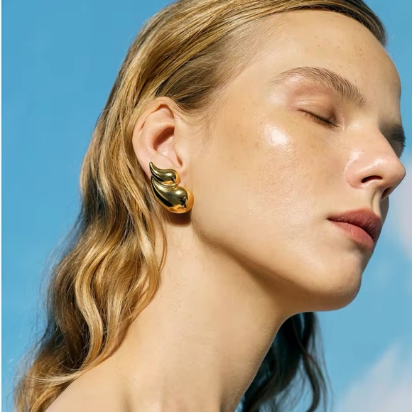 ◾️18k Gold Plated Double Layered Water Drop Stud Earrings - Picture 2 of 11